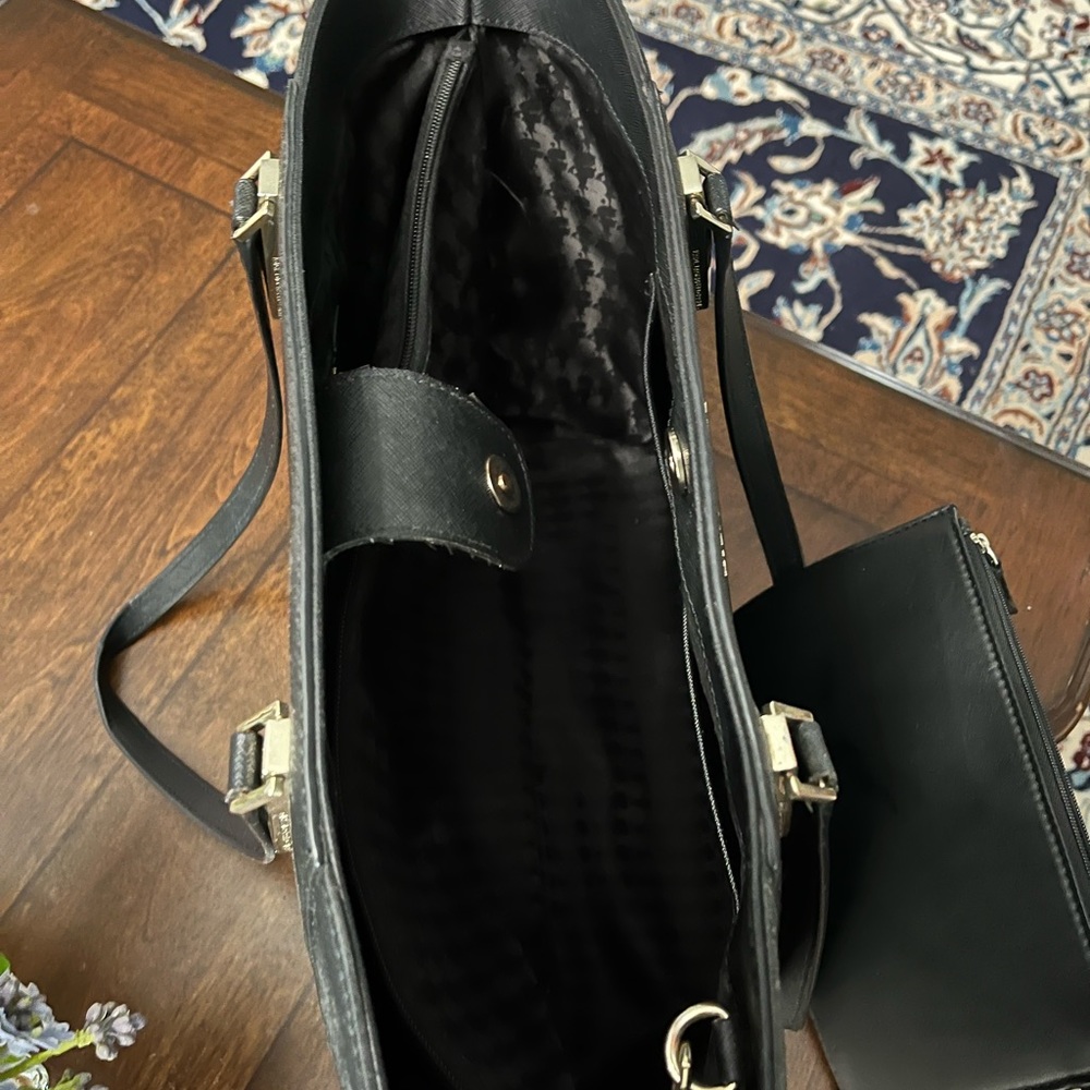 Karl Lagerfeld black leather hand bag. - Picture 5 of 10